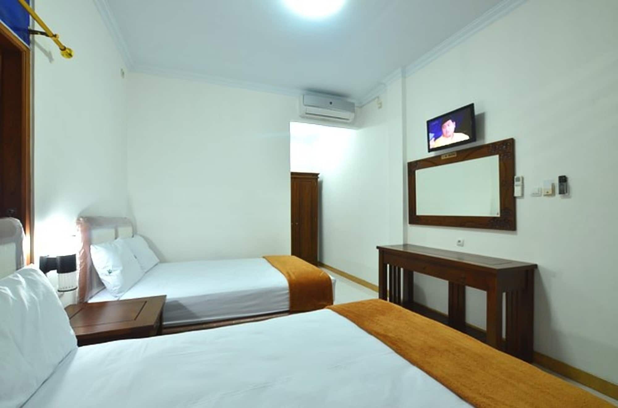 Hotel Bukit Uhud Yogyakarta Esterno foto