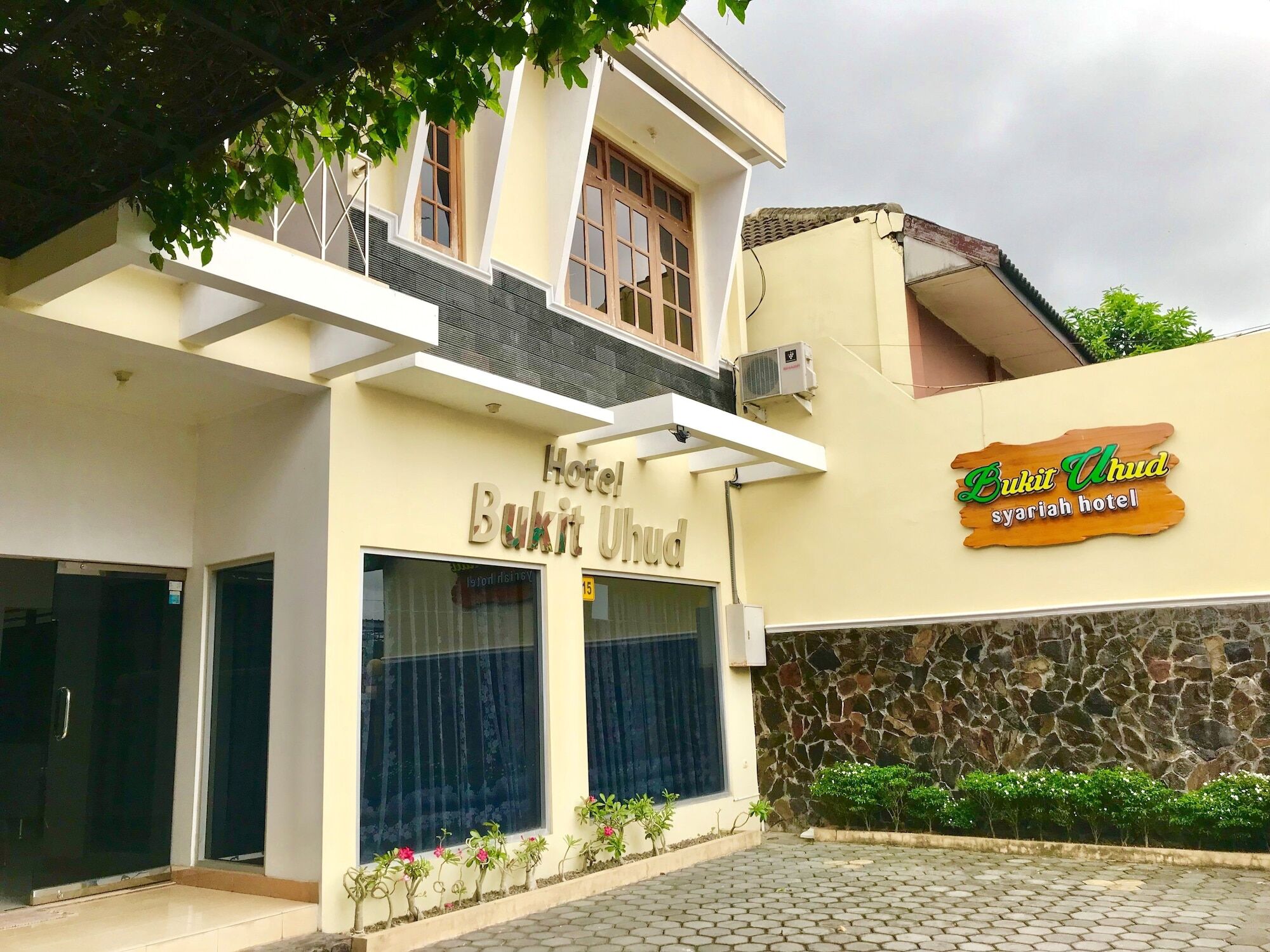 Hotel Bukit Uhud Yogyakarta Esterno foto